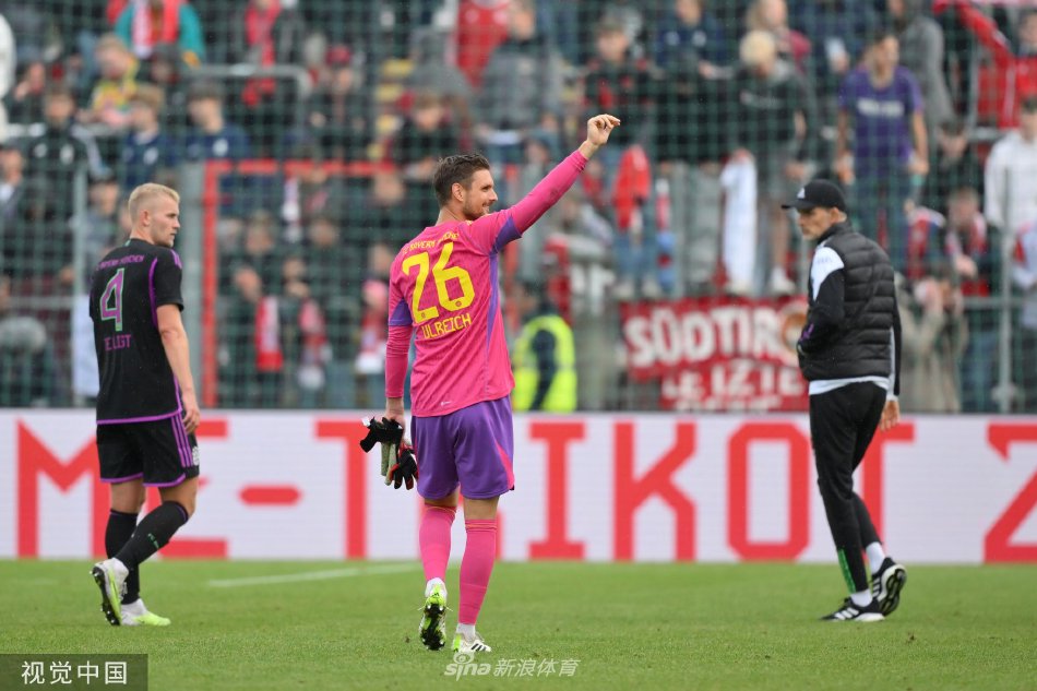 斯的亮相引 斯的亮相引